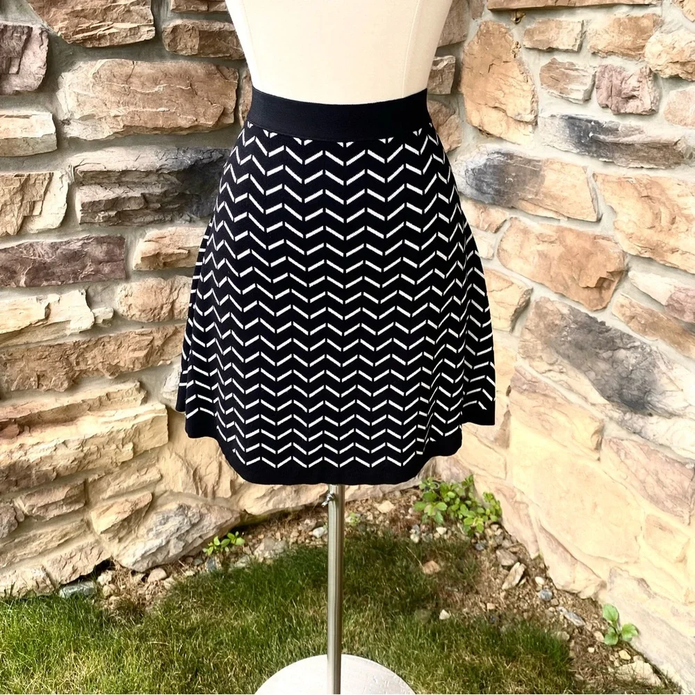 Olive & Oak Knit Skirt - Picture 10 of 14